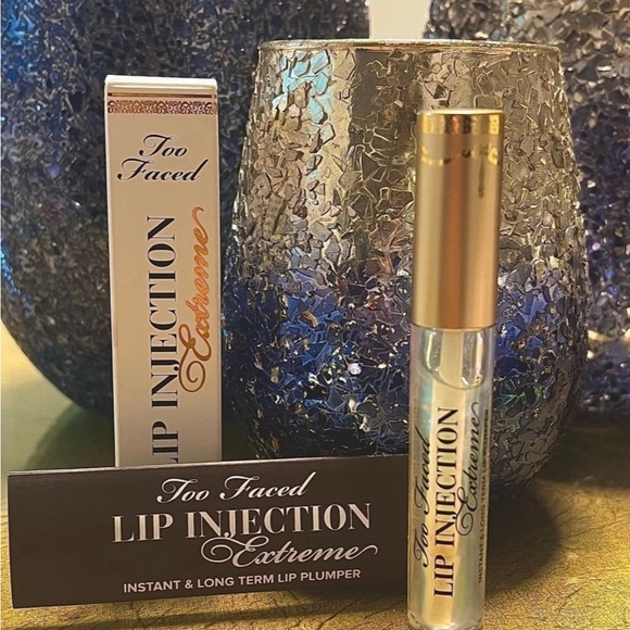 Too Faced Lip Injection - Picture 2 of 5
